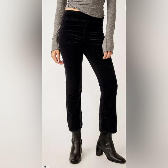 Free People-In My Feelings- Black cropped boot cut velvet pants.Size Large - Picture 2 of 10